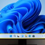 Windows 11 desktop showing the restored taskbar along the bottom edge